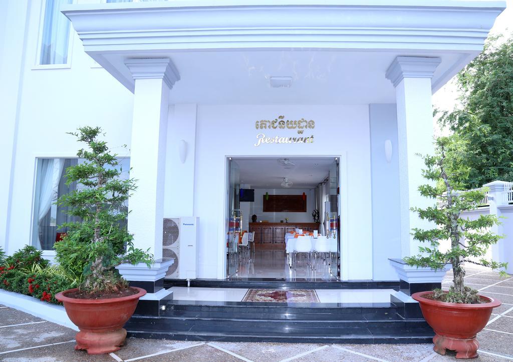 Mekong Dolphin Hotel Кратие Екстериор снимка